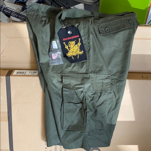 Cargo shorts - Picture 2 of 4